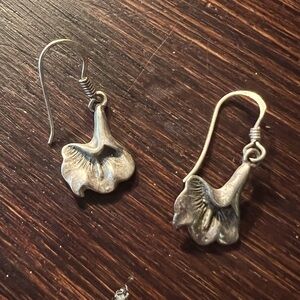 ✨Vintage 925 Sterling Silver Lily Flower French Wire Hook Dangle Earrings✨